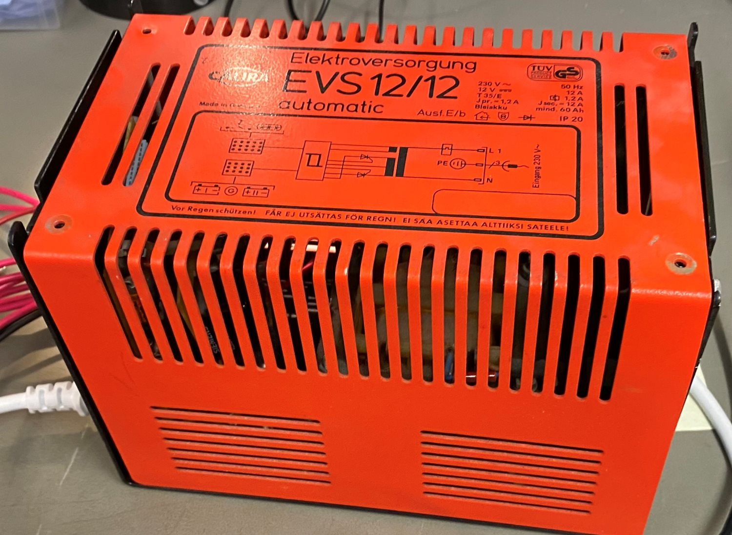 Calira EVS 12/12 Fuseboard with Integrated Charger