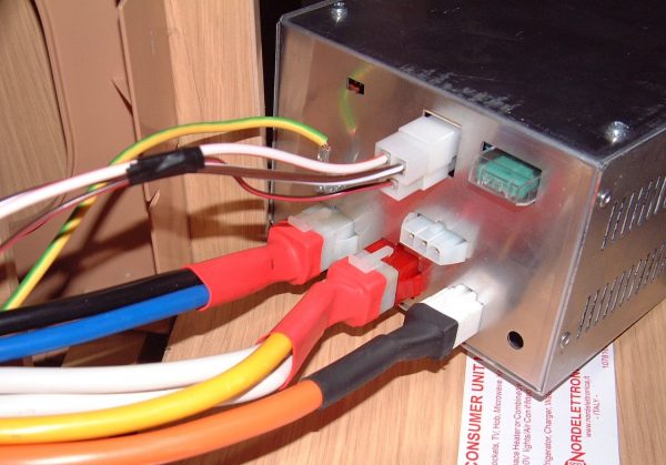 Nordelettronica NE143-DU Fuseboard with Integrated Charger - Image 5