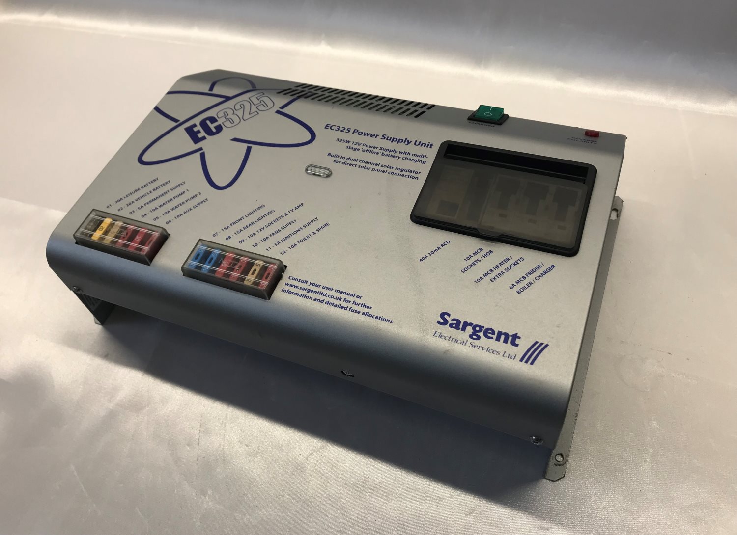 Sargent EC325 Fuseboard with Integrated Charger