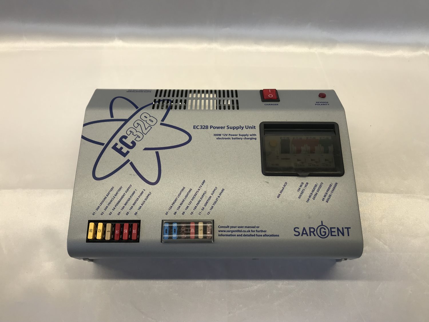 Sargent EC328 Fuseboard with Integrated Charger