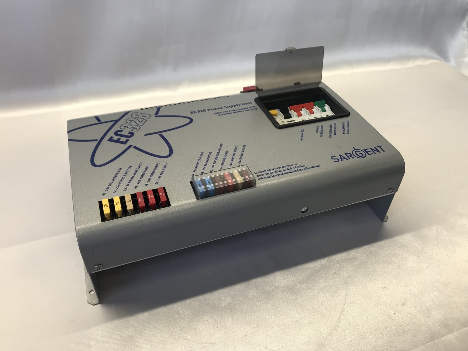 Sargent EC328 Fuseboard with Integrated Charger