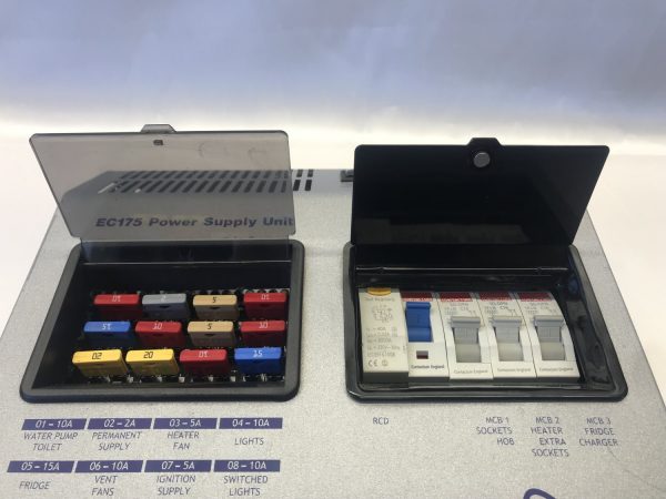 Sargent EC175 Fuseboard With Integrated Charger - Image 4